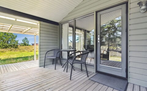 Alwine - 250M from the Sea: Træ, Hjem, Veranda, Dæk, Hårdttræ, Tag, Bejdse, Trægulve, Eco Hotel