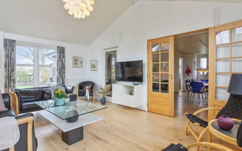 Erle - 1.5Km from the Sea: Loft, Gulvbelægning, Indretning, Etage, Kompositmateriale, Møbel, Udvej, Hotel, Design, Dagslys