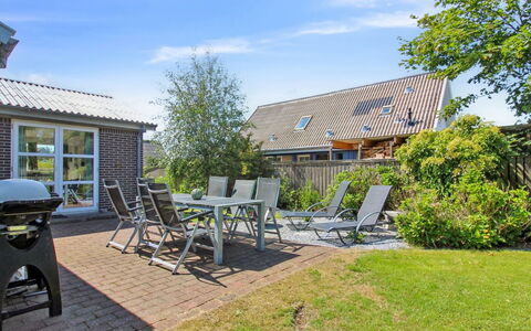 Erle - 1.5Km from the Sea: Hjem, Sommerhus, Sidespor, Hårdttræ, Skygge, Planke, Design, Estate, Veranda, Dæk