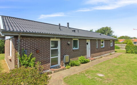 Erle - 1.5Km from the Sea: Hjem, Sommerhus, Sidespor, Hårdttræ, Skygge, Planke, Design, Estate, Veranda, Dæk
