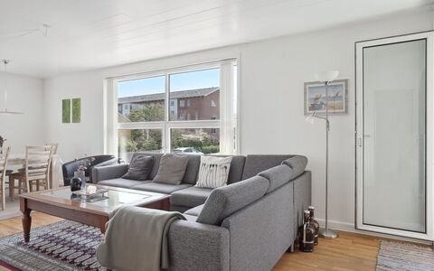 Gisella - 1.2Km from the Sea: Couch, Møbel, Gulvbelægning, Indretning, Væg, Etage, Træ, Stue, Loft, Værelse