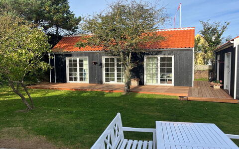 Skrollan - 100M from the Sea: Loft, Gulvbelægning, Indretning, Etage, Kompositmateriale, Møbel, Udvej, Hotel, Design, Dagslys