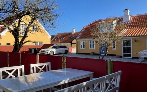 Skrollan - 100M from the Sea: Loft, Gulvbelægning, Indretning, Etage, Kompositmateriale, Møbel, Udvej, Hotel, Design, Dagslys