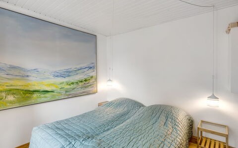 Cordelia - 1Km from the Sea: Indretning, Soveværelse, Loft, Gulvbelægning, Etage, Seng, Møbel, Værelse, Sengetøj, Sengetøj