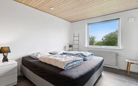 Kolle - 3.2Km from the Sea: Seng, Indretning, Soveværelse, Væg, Sengetøj, Sengetøj, Gulvbelægning, Loft, Træ, Etage