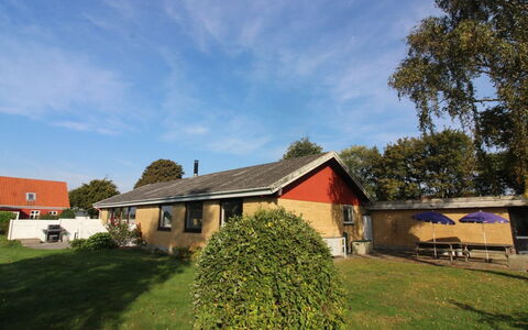 Kolle - 3.2Km from the Sea: Hus, Tag, Hjem, Sommerhus, Lawn, Have, Stuehus, Gård, Backyard, Skygge