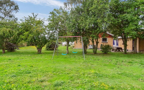 Kolle - 3.2Km from the Sea: Græs, Have, Almindeligt, Lawn, Backyard, Gård, Skygge, Eng, Parkere
