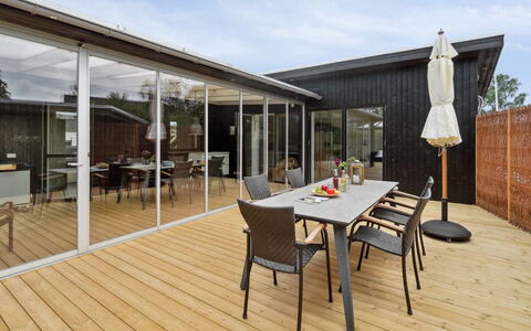 Randulf - 250M from the Sea: Træ, Tag, Arkitektur, Hjem, Hus, Sommerhus, Sidespor, Hårdttræ, Hældning, Estate