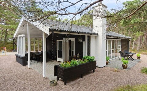 Elsia - 280M from the Sea: Indretning, Loft, Lejlighed, Gulvbelægning, Møbel, Etage, Værelse, Belysning, Hjem, Couch