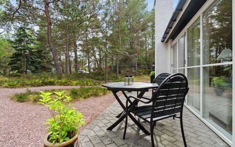 Elsia - 280M from the Sea: Indretning, Loft, Lejlighed, Gulvbelægning, Møbel, Etage, Værelse, Belysning, Hjem, Couch