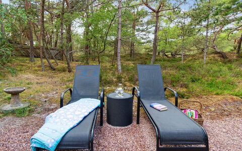 Elsia - 280M from the Sea: Indretning, Loft, Lejlighed, Gulvbelægning, Møbel, Etage, Værelse, Belysning, Hjem, Couch