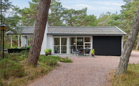 Elsia - 280M from the Sea: Indretning, Loft, Lejlighed, Gulvbelægning, Møbel, Etage, Værelse, Belysning, Hjem, Couch