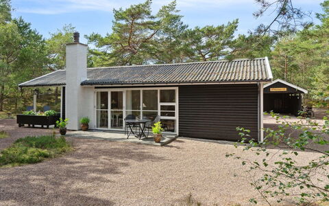 Elsia - 280M from the Sea: Møbel, Indretning, Gulvbelægning, Træ, Etage, Loft, Trægulve, Stol, Bord, Belysning