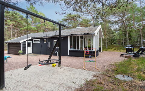Elsia - 280M from the Sea: Møbel, Indretning, Gulvbelægning, Træ, Etage, Loft, Trægulve, Stol, Bord, Belysning