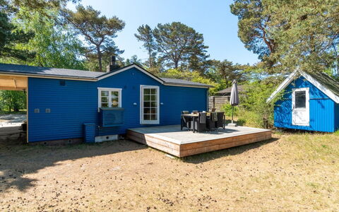 Ilmari - 150M from the Sea: Hjem, Tag, Hus, Sommerhus, Estate, Dør, Veranda, Sidespor, Stuehus, Skygge