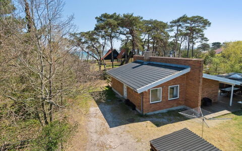 Frederikka - 75M from the Sea: Møbel, Indretning, Gulvbelægning, Træ, Etage, Loft, Trægulve, Stol, Bord, Belysning