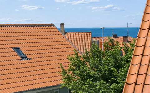 Dagne - 400M from the Sea: Blå, Tag, Hjem, Hældning, Sidespor, Skorsten, Dagslys