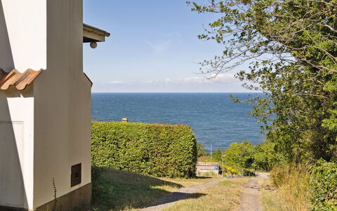 Yasha - 200M from the Sea: Træ, Tag, Arkitektur, Hjem, Hus, Sommerhus, Sidespor, Hårdttræ, Hældning, Estate