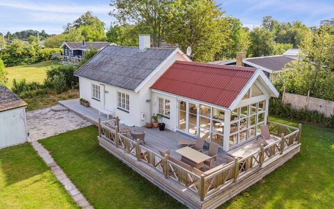 Meinolf - 200M from the Sea: Boligområde, Tag, Forstad, Indkørsel, Estate, Skorsten