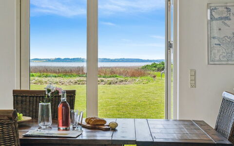 Vemund - 100M to the Fjord: Tag, Hus, Land Lot, Hjem, Sommerhus, Estate, Garden Bygninger, Skygge, Bjælkehytte, Landscaping