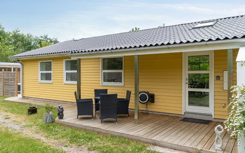 Barth - 950M from the Sea: Tag, Hjem, Dør, Sommerhus, Skygge, Sidespor, Gård, Estate, Backyard