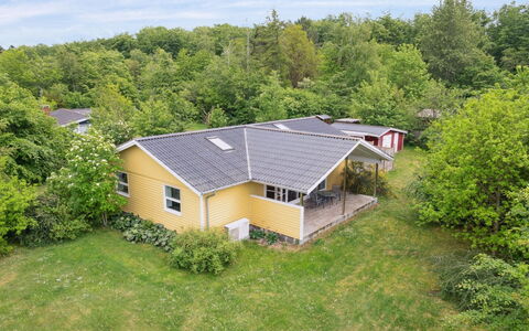 Barth - 950M from the Sea: Tag, Hjem, Dør, Sommerhus, Skygge, Sidespor, Gård, Estate, Backyard