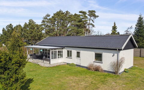 Mareike - 200M from the Sea: Møbel, Hav, Stol, Skygge, Altan, Udendørs Møbler, Eco Hotel, Kyst, Dæk, Bejdse