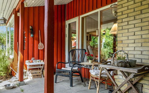 Naili - 750M from the Sea: Blomsterkrukke, Stol, Veranda, Stueplante, Have, Bejdse, Skygge, Backyard, Gård, Hårdttræ