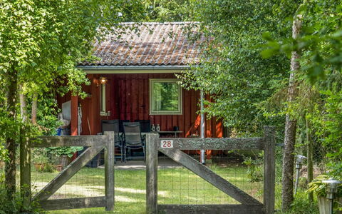 Naili - 750M from the Sea: Træ, Sommerhus, Hus, Landdistrikt, Garden Bygninger, Bjælkehytte, Skur, Have, Skygge, Woodland