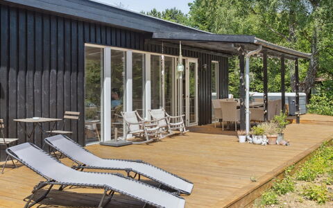 Thorlak - 860M from the Sea: Tag, Hus, Land Lot, Hjem, Sommerhus, Estate, Garden Bygninger, Skygge, Bjælkehytte, Landscaping