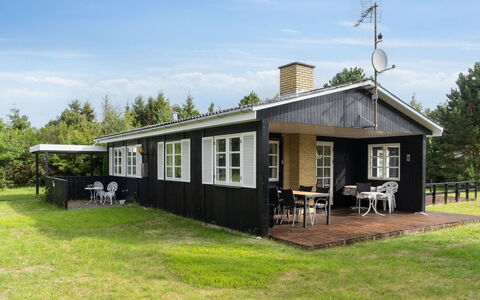 Brunhilde - 850M from the Sea: Møbel, Indretning, Gulvbelægning, Træ, Værelse, Loft, Etage, Bord, Cabinetry, Belysning
