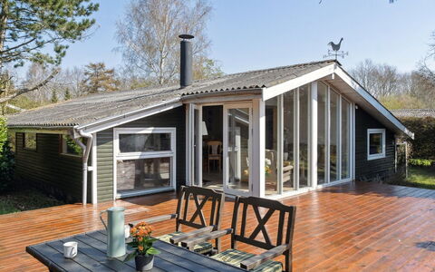 Gisella - 200M from the Sea: Tag, Hus, Land Lot, Hjem, Sommerhus, Estate, Garden Bygninger, Skygge, Bjælkehytte, Landscaping