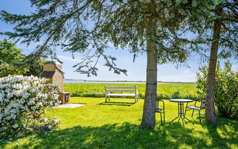 Maleen - 150M to the Fjord: Tag, Hus, Land Lot, Hjem, Sommerhus, Estate, Garden Bygninger, Skygge, Bjælkehytte, Landscaping