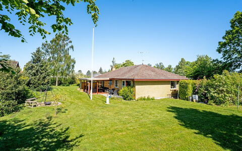 Maleen - 150M to the Fjord: Tag, Hus, Land Lot, Hjem, Sommerhus, Estate, Garden Bygninger, Skygge, Bjælkehytte, Landscaping