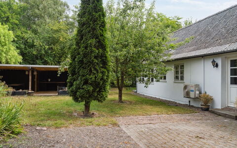 Finja - 6Km from the Sea: Tag, Hus, Hjem, Sommerhus, Sidespor, Estate, Indkørsel, Garden Bygninger, Gård, Skur
