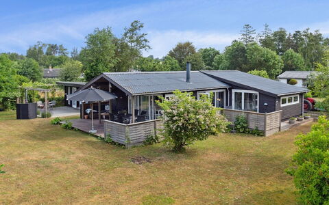 Holmwith - 200M from the Sea: Tag, Hus, Land Lot, Hjem, Sommerhus, Estate, Garden Bygninger, Skygge, Bjælkehytte, Landscaping