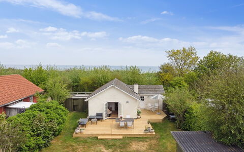 Quanna - 50M from the Sea: Hus, Hjem, Sommerhus, Tag, Estate, Stuehus, Have, Landscaping, Lawn, Gård