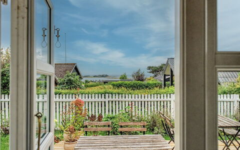 Ilkka - 220M from the Sea: Dør, Blomsterkrukke, Veranda, Have, Stol, Stueplante, Sommerhus, Eco Hotel, Altan