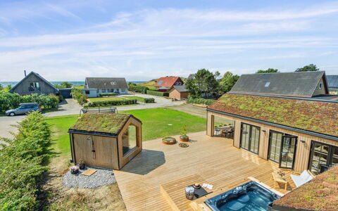 Ottmar - 150M from the Sea: Tag, Hus, Hjem, Sommerhus, Sidespor, Estate, Indkørsel, Garden Bygninger, Gård, Skur