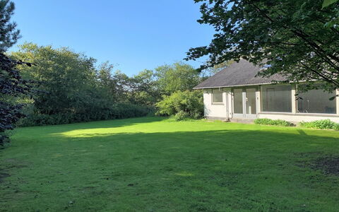 Dana - 525M from the Sea: Græs, Busk, Hjem, Have, Hus, Land Lot, Lawn, Sommerhus, Almindeligt