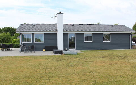 Jannik - 300M from the Sea: Hus, Tag, Hjem, Sommerhus, Estate, Stuehus, Villa, Veranda, Sidespor