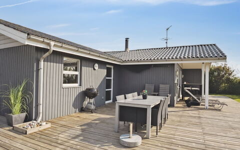 Anella - 200M from the Sea: Møbel, Indretning, Gulvbelægning, Træ, Etage, Loft, Trægulve, Stol, Bord, Belysning