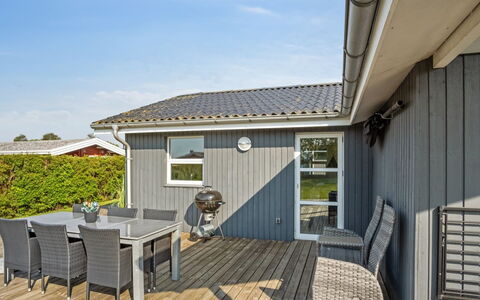 Anella - 200M from the Sea: Møbel, Indretning, Gulvbelægning, Træ, Etage, Loft, Trægulve, Stol, Bord, Belysning
