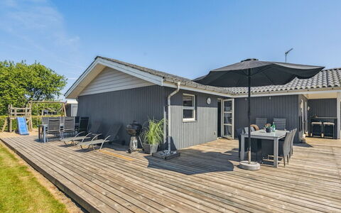 Anella - 200M from the Sea: Møbel, Indretning, Gulvbelægning, Træ, Etage, Loft, Trægulve, Stol, Bord, Belysning