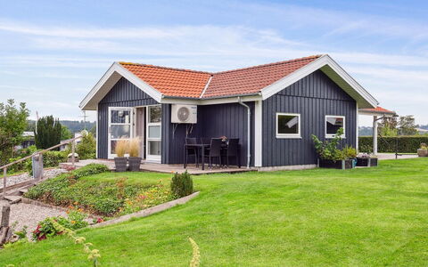 Hjalmsvider - 300M from the Sea: Tag, Hus, Hjem, Sommerhus, Dør, Sidespor, Garden Bygninger, Stuehus, Estate, Veranda
