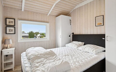 Hjalmsvider - 300M from the Sea: Træ, Soveværelse, Seng, Hjem, Etage, Sengetøj, Sengetøj, Bed Frame, Hårdttræ, Planke