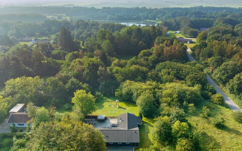 Elif - 30Km from the Sea: Tækning, Sommerhus, Hus, Tag, Hjem, Stuehus, Hytte, Estate, Landsby