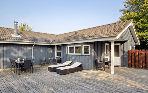 Elif - 30Km from the Sea: Tækning, Sommerhus, Hus, Tag, Hjem, Stuehus, Hytte, Estate, Landsby