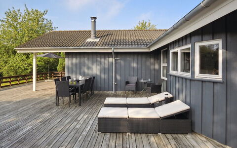 Elif - 30Km from the Sea: Tækning, Sommerhus, Hus, Tag, Hjem, Stuehus, Hytte, Estate, Landsby