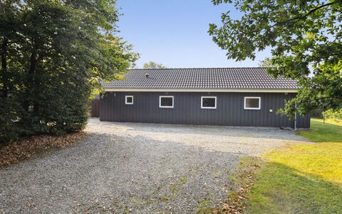 Elif - 30Km from the Sea: Hjem, Sommerhus, Veranda, Hårdttræ, Sidespor, Dæk, Skygge, Planke, Estate, Garden Bygninger